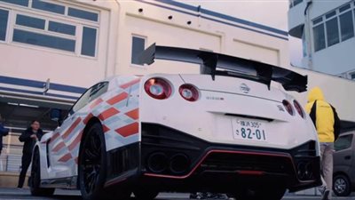 سباق تسارع بين سيارات نيسان | فيديو