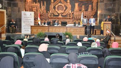 محافظ الغربية يوزع مساعدات مالية على 19 عروسا من الأيتام| صور