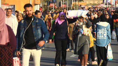 زحام شديد بمعرض الكتاب اليوم الجمعة| صور