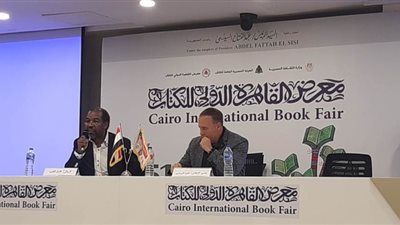 طارق الطيب يكشف سر استخدام رمزية النخيل والجمل في رواياته