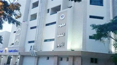 مستشفى العريش تستقبل أطباء معهد القلب للكشف على المواطنين