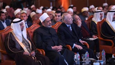 بعد مواجهة أحمد الطيب.. أبرز كتب 