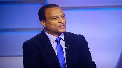 أسامة عرابي يتوقع تشكيل الأهلي أمام الهلال