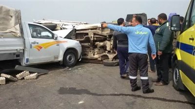 إصابة 8 أشخاص إثر انقلاب سيارة أمام سوق العبور