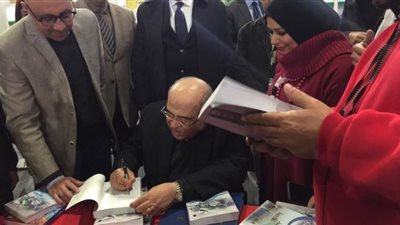 مصطفى الفقى يحتفل بتوقيع مؤلفاته بمعرض القاهرة الدولي للكتاب