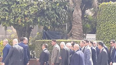 الرئيس الفلسطيني يصل مقر الجامعة العربية للمشاركة باجتماع وزراء الخارجية | صور