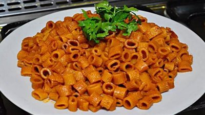 طريقة عمل المكرونة المحمرة