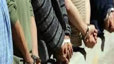 ضبط عصابة انتحلت صفة موظفين بالحكومة للنصب في مطار القاهرة