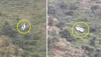 لقطات مروعة لسقوط سيارة من أعلى قمة جبلية في السعودية | فيديو
