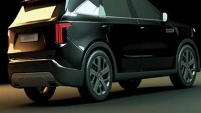 شبك مميز مطلي بالكروم ومصابيح أمامية غريبة الشكل بسيارة  كيا Sorento | فيديو