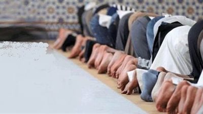 حكم وضع القدمين على ظهورهما في السجود