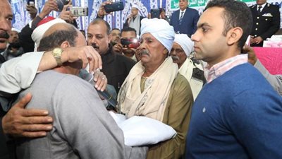 محافظ قنا يشهد جلسة صلح القودة بين آل النقيب وآل الغنيمات بقرية القناوية | صور