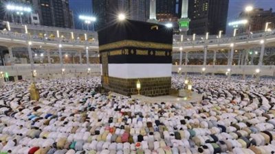 حكم النظر إلى الكعبة عند الصلاة في الحرم المكي