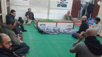 صلاة الجنازة على جثمان الصحفي ضحية حادث تصادم سيارتين في الإسكندرية