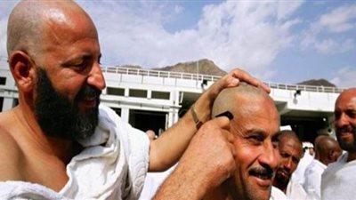 حكم حلق المحرم لنفسه أو لغيره بعد انتهاء المناسك