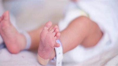 ما الحكمة من الأذان في أذن المولود؟.. الإفتاء توضح