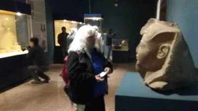 رئيس قطاع المتاحف يصطحب مجموعة من الوفود الأجنبية بمتحف ملوي بالمنيا| صور