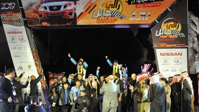 استعدادات مكثفة قبل انطلاق رالى حائل بصحراء السعودية | صور