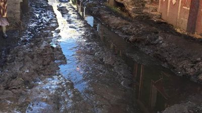 الصرف الصحي يغرق منازل قرية المندورة بكفر الشيخ.. والأهالي يستغيثون بالمحافظ: 