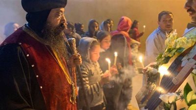 أسقف أطفيح يحتفل بعيد نياحة الأنبا أنطونيوس بدير الميمون