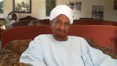 الصادق المهدي يطالب بتسليم البشير إلى المحكمة الجنائية الدولية