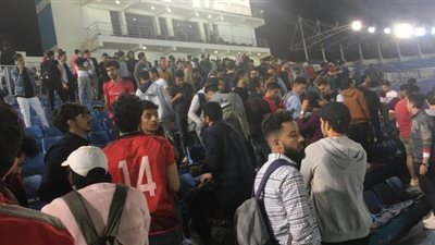 الأمن السوداني يرفض خروج جمهور الأهلي من الملعب لتأمينهم