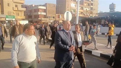 نائب محافظ الجيزة يتفقد مشروع الصرف الصحي بالعياط | صور