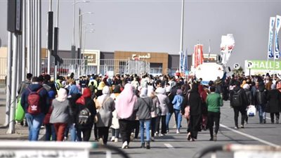 إقبال كبير على بوابات معرض الكتاب في يومه الحادي عشر| صور