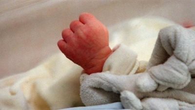 العثور على طفل حديث الولادة بسوهاج.. والأمن يضبط والدته