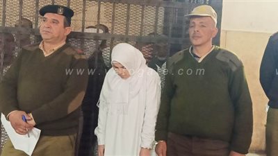 الجدة المتهمة بتعذيب حفيدتها جنة تنكر أمام جنايات المنصورة