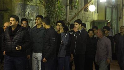 أصدقاء نجل مذيعة قناة النهار يقدمون العزاء في صديقهم | صور