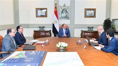السيسي يكلف الحكومة بتكثيف جهود تطوير المناطق العشوائية.. التركيز على الآفاق المستقبلية لصناعة المركبات الكهربائية