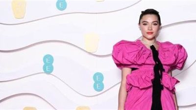 فلورانس بوج بإطلالة غير موفقة في حفل جوائز بافتا | صور