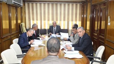 الداودي يترأس لجنة اختيار المتقدمين لشغل الوظائف القيادية بقنا | صور