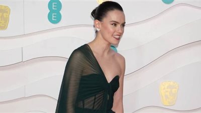 دايزي رايدلي بإطلالة ساحرة في حفل جوائز بافتا | صور