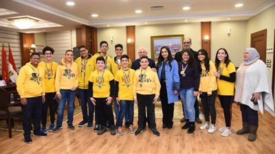 محافظ بورسعيد يكرم أبطال المنتدى الأفريقي للابتكار والتكنولوجيا | صور