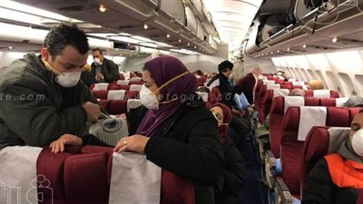 بدء رحلة المصريين العائدين من ووهان الصينية.. فيتو في طائرة مدينة الوباء| صور