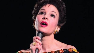 رينيه زيلويجر تفوز بجائزة أفضل ممثلة في حفل جوائز بافتا