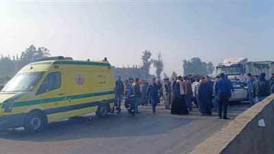 اصابة 5 في حادث تصادم سيارتين ببنها