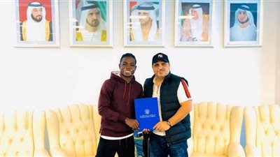 3 صور ترصد توقيع أونا للنصر الاماراتي بعد انتقاله من بلدية المحلة