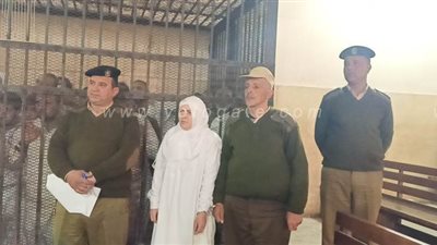 بالكلابش والأبيض.. الصور الأولى للجدة المتهمة بتعذيب حفيدتها 