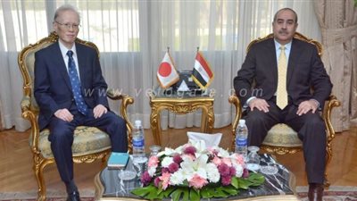 وزير الطيران المدني يستقبل السفير الياباني بالقاهرة | صور