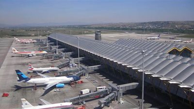 إغلاق المجال الجوي لمطار مدريد بعد رصد طائرات دون طيار