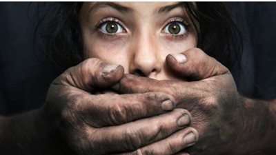 النيابة تأمر بضبط المتهم بمعاشرة طفلته في التبين