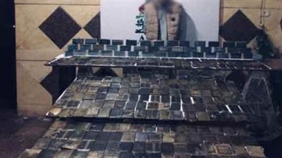 لحظة إحباط محاولة ترويج 400 طربة لمخدر الحشيش فى مطروح| فيديو