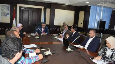 محافظ البحر الأحمر يستعرض إمكانية تركيب 