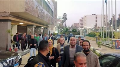 عشرات الصحفيين ينسحبون من لقاء محافظ الغربية لتأخره عن الموعد
