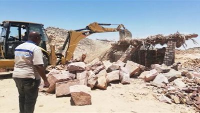 إزالة ١٤ حالة تعد على أملاك الدولة في أسوان بمساحة ١٢١ ألف متر