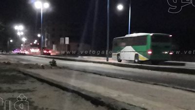 شاهد.. لحظة وصول المصريين العائدين من الصين لفندق الحجر الصحي بمطروح