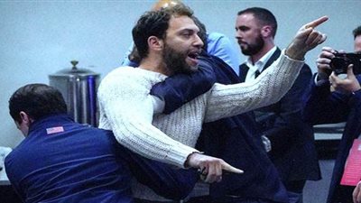 سياسة الرئيس تقتل اليهود.. الأمن الأمريكي يطرد متظاهرًا خلال مؤتمر صحفي لأبناء ترامب | فيديو